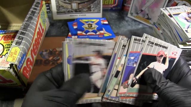 FLASHBACK FRIDAY featuring 1989 FLEER Wax Box смотреть онлайн