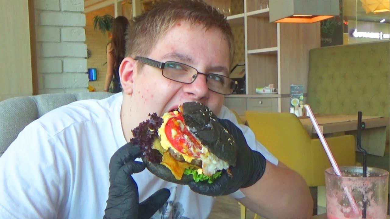 ВЛОГ Пробуем оригинальный BLACK STAR BURGER! смотреть онлайн