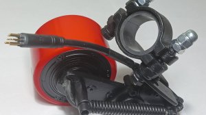 Красный незаметный электропривод для велосипеда