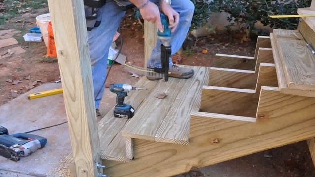 Deck Stairs смотреть онлайн
