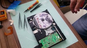 PlayStation 2 не читает диски и трещит моторчик