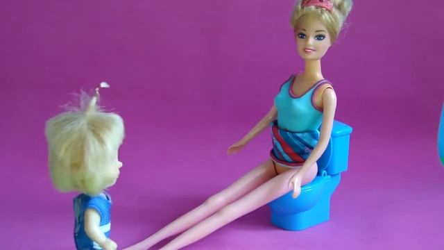 Доктор в туалете в доме у Барби с Машей смотреть онлайн