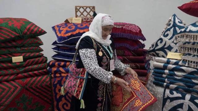 Павлодарлық әже қазақтың ұлттық ою-өрнектерінің сырын айтты смотреть онлайн