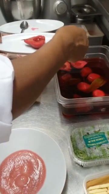 Plating Technique || Poached Pear with mix berry icecream.#foodplating #plating #desserts смотреть онлайн