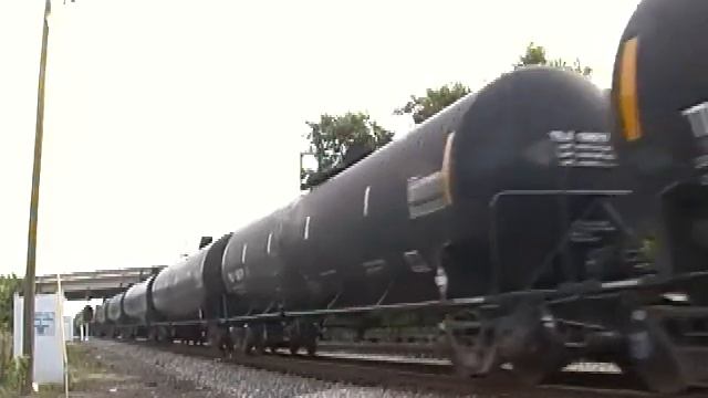 RARE!!! UP #6021 leads sb CSX freight at LaGrange, GA with ex Southern Pacific 6-28-2010 смотреть онлайн