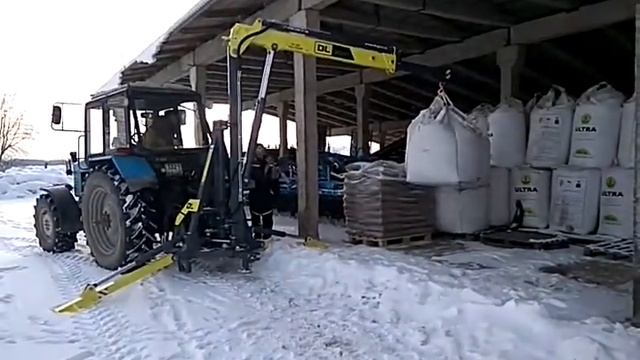 Кран-манипулятор DL Agro Кран-манипулятор DL Agro  в работе