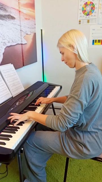 Учим с Евгенией Сульженко любимую песню меломанов 🎤🎼🎹🎶Узнали?) смотреть онлайн