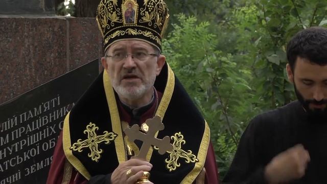 Поліція Закарпаття вшанувала працівників ОВС, які загинули при виконанні службових обов'язків смотреть онлайн