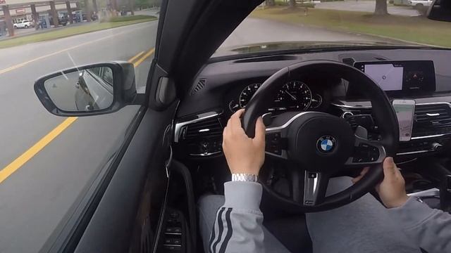 2018 BMW M550i V8发动机的宝马5系 —— 车型评测体验 смотреть онлайн