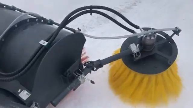 Дорожная щетка Экстэн EC1800/550WSH на мини-погрузчике CASE смотреть онлайн