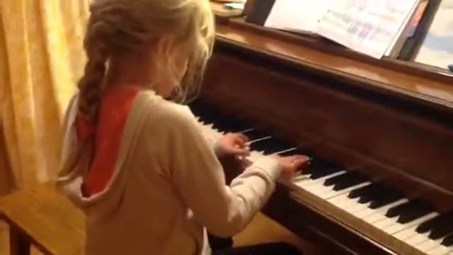 Katerina Playing Piano смотреть онлайн