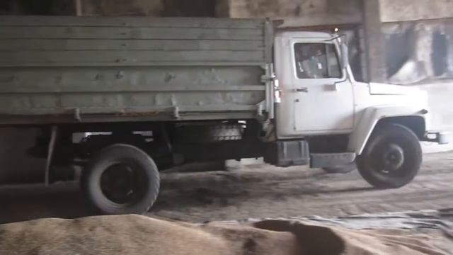 Купили зерно. Сельские будни. смотреть онлайн