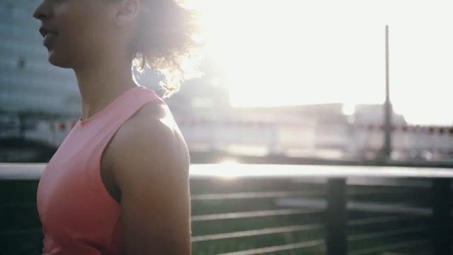 Asics Sakura: Jak žena jako atletka najde balanc mezi jejím sportovním výkonem a jejím cyklem? смотреть онлайн