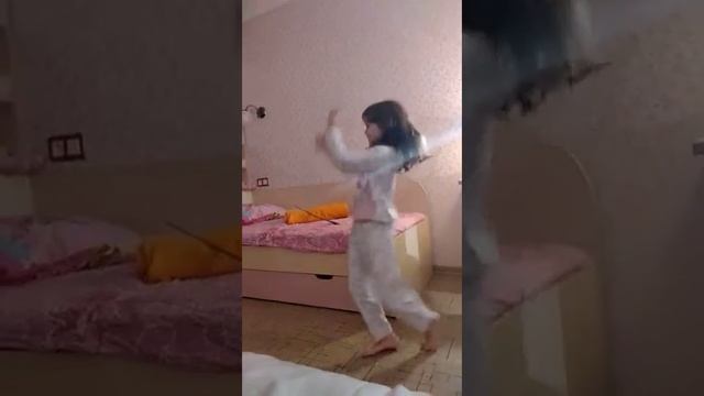 Кнопка и Бусинка в танце 6 смотреть онлайн