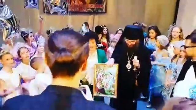 Владыка Гермаген поздравляет директора Мичуринского драматического театра Галину Николаевну Попов смотреть онлайн
