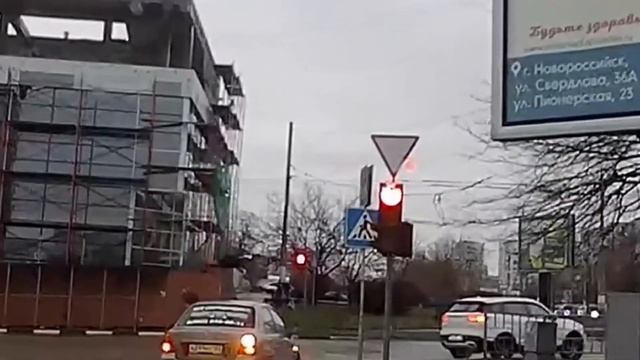 Новороссийск. Нарушение ПДД 2019-02-08_08:20:28 Дзержинского-Куникова (а922вв123) смотреть онлайн