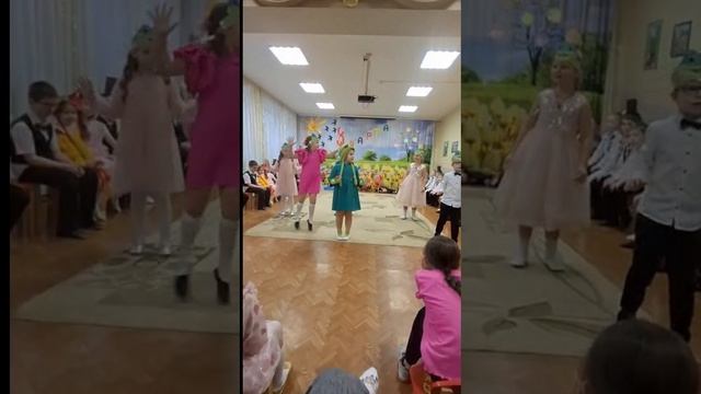 Танец лягушат. Подготовительная группа.