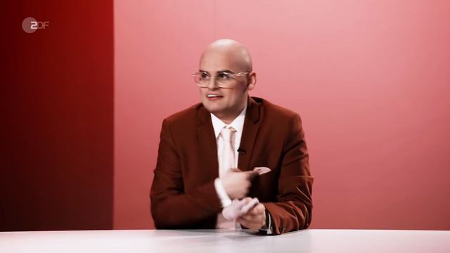 10 Dinge, Ohne Die Der Adelsexperten-Experte STEFFEN GLAMOUR VON BICKENDORF Nicht Leben Kann!