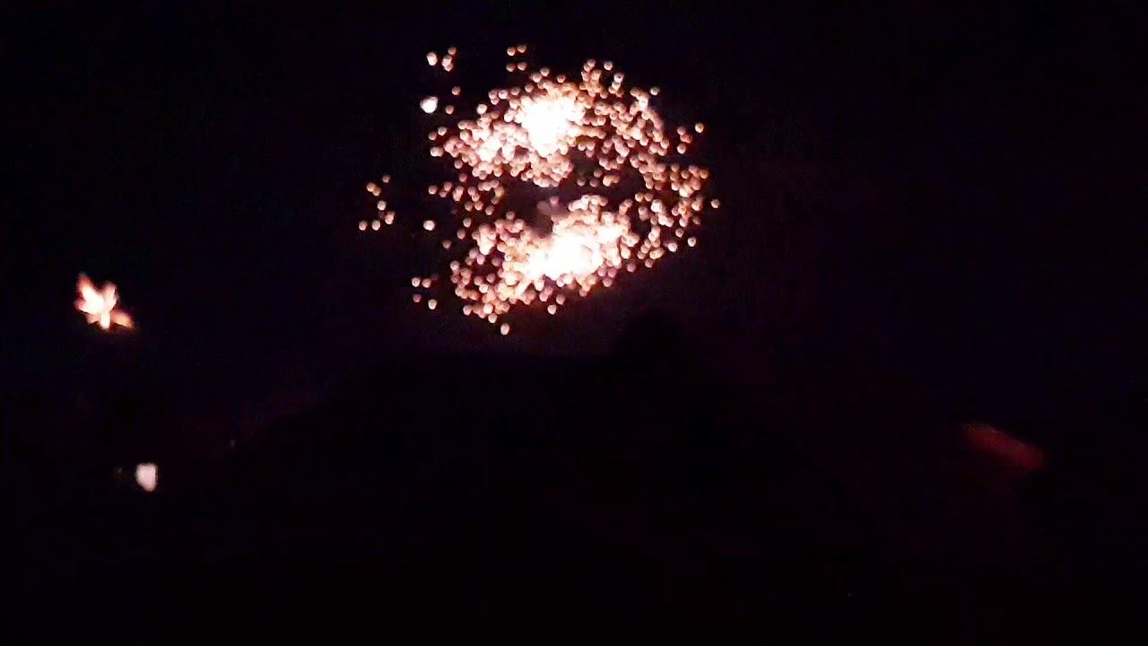 Праздничный салют к наступившему 2021 году