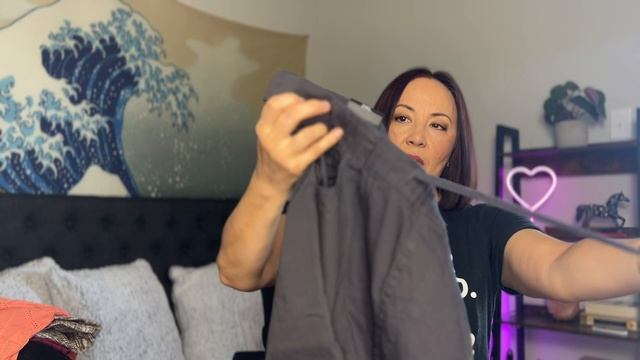 Unboxing Goodwill Blue Box Apparel Mystery Box $64.98 - One Item Will Pay For the Whole Box And Mor смотреть онлайн