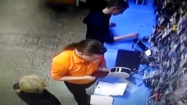 Ударило током! Сунул ножницы в разетку!)))) смотреть онлайн