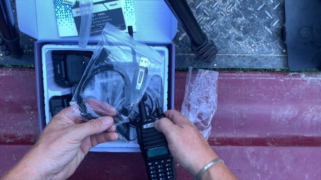 We NEED To Talk - Improving Farm Communications Baofeng UV-82 смотреть онлайн