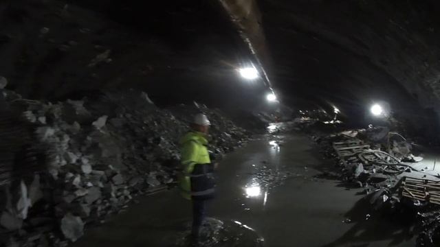 Строительство односводчатой станции глубокого заложения "ТЕАТРАЛЬНАЯ". Днепровский метрополитен смотреть онлайн