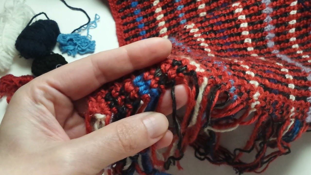 Как оформить бахрому. Вяжем самый простой плед из остатков разной пряжи.