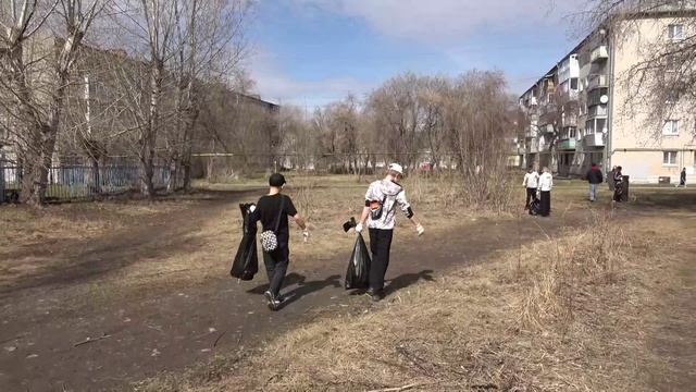 Патриотизм в деле: боксеры Каменска-Уральского делают город чище! смотреть онлайн
