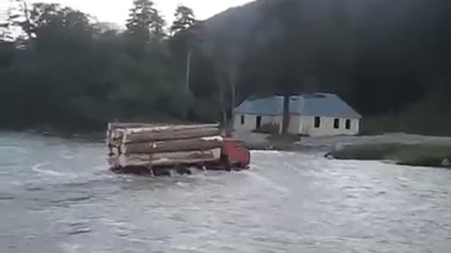 Truck Kamaz timber runs river смотреть онлайн