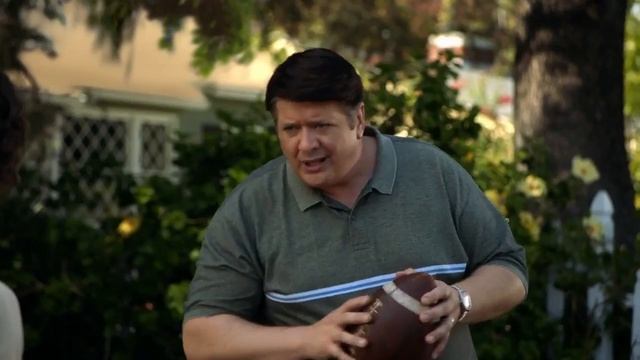 Young Sheldon 2x09 Sneak Peek 1 "Family Dynamics and a Red Fiero" смотреть онлайн