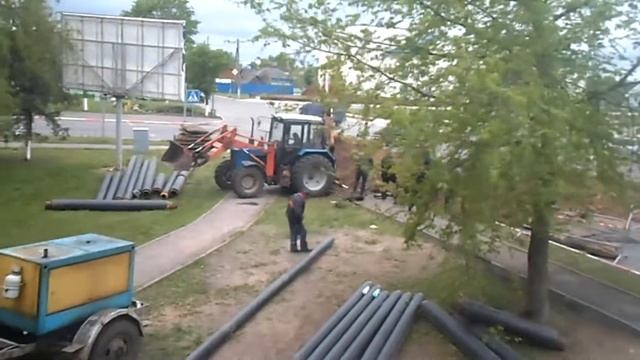ЖКХ проводит замену теплотрассы в Любани (2014) смотреть онлайн
