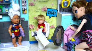 ВСЕ СЛОМАЛОСЬ В НАШЕМ ДОМЕ, ДАЖЕ СТАРЫЙ УНИТАЗ🚽 Веселая семейка куклы Барби видео ДАРИНЕЛКАТВ