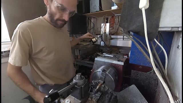Точу винт с накаткой смотреть онлайн