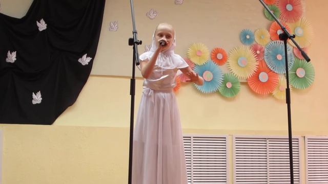 Виктория Жоголь (9 лет) - "Белые панамки" (Образцовая студия эстрадного вокала "Клио") смотреть онлайн