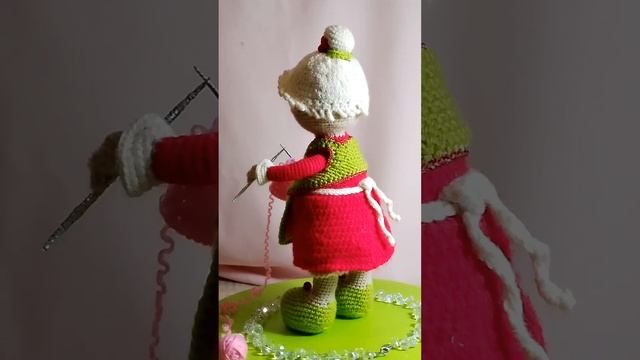 Бабуся крючком ( частично по мк Л. Косты левой).