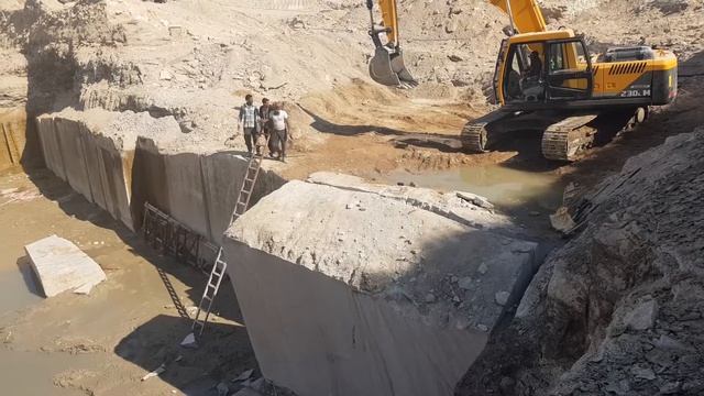 Heavy Granite Block Pushing смотреть онлайн