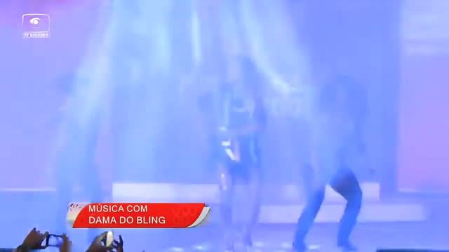 DAMA DO BLING SOBE AO PALCO DO MOÇAMBIQUE EM CONCERTO смотреть онлайн