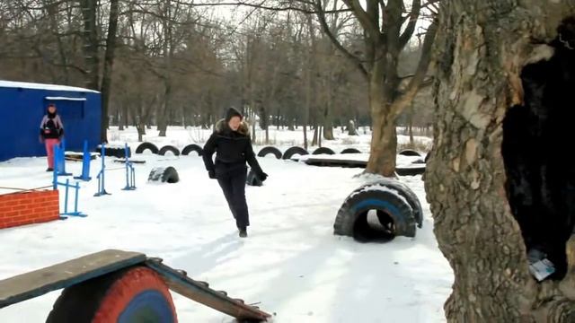 Тренировка по аджилити 19.02.12. Вика и Жужа ч 2.avi смотреть онлайн