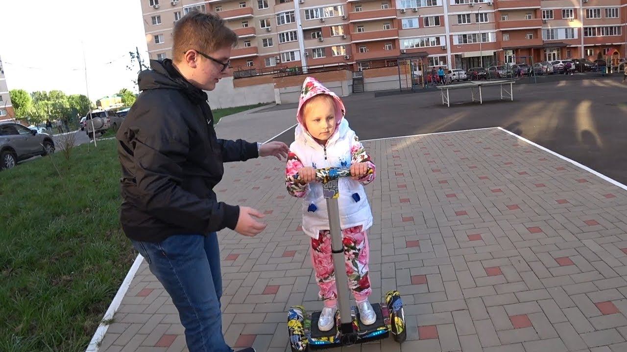 Алиса НАУЧИЛАСЬ круто кататься на СЕГВЕЕ! Мама ОБИДЕЛАСЬ на МЕНЯ! Я прошу прощения смотреть онлайн