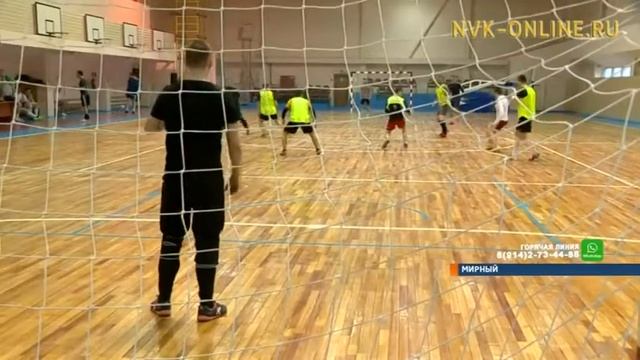В Мирном за Кубок «АЛРОСА» по мини-футболу борются 22 команды смотреть онлайн