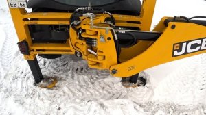 Как передвинуть стрелу ЭКСКАВАТОРА JCB 3CX Управление трактором