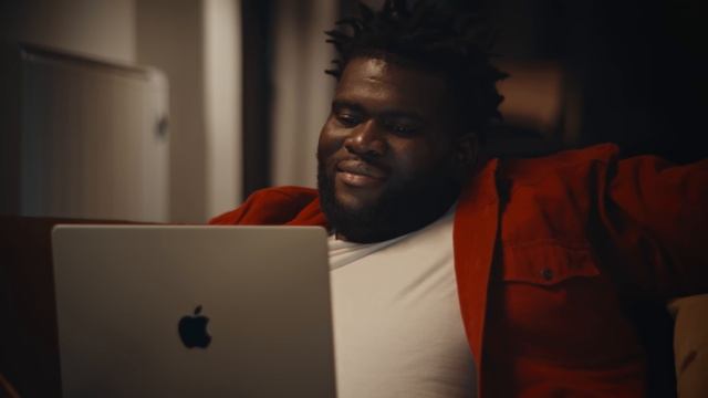 Apple MacBook Pro - Up to 24 hours (2025) смотреть онлайн