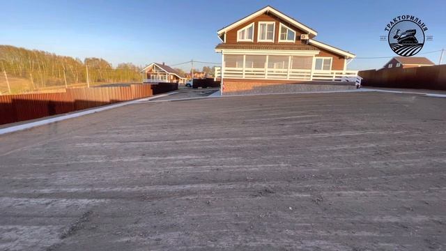 Посадка газона на рельефе с существенным уклоном. Фреза, сеялка, тандемный каток. Один день работы смотреть онлайн