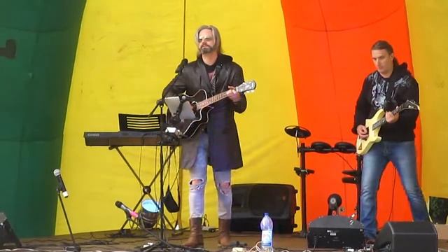 На сцене - Андрей Антужан из Норвегии. смотреть онлайн