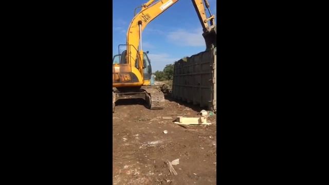 первый раз за руль экскаватор сидел!!