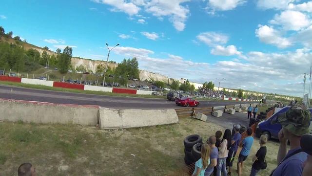 srt8 vs gtr R35 смотреть онлайн