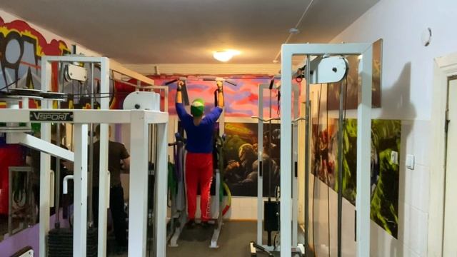 САМОЕ ОПАСНОЕ УПРАЖНЕНИЕ НА СПИНУ! ТЯГА ШТАНГИ К ПОЯСУ 130КГ/6. ПОДНЯЛ НА БИЦЕПС 35 КГ В КАЖДОЙ РУК смотреть онлайн