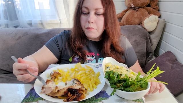Мукбанг Курочка с картошечкой и салат с ананасами) смотреть онлайн
