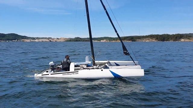 Small trimaran with Honda 2hp смотреть онлайн